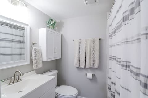 Photo of 4625 Berkshire Lane, Indianapolis, IN