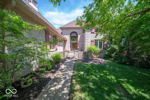 5424 Woodfield Drive N