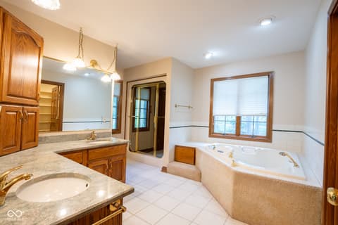 Photo of 1112 N Dogwood Way, Greenfield, IN