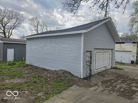 Garage at 1411 Locust Street, Anderson, IN