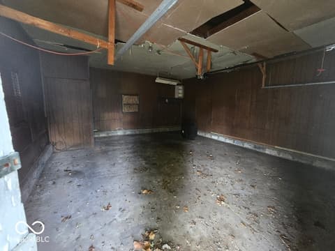 Garage at 1411 Locust Street, Anderson, IN