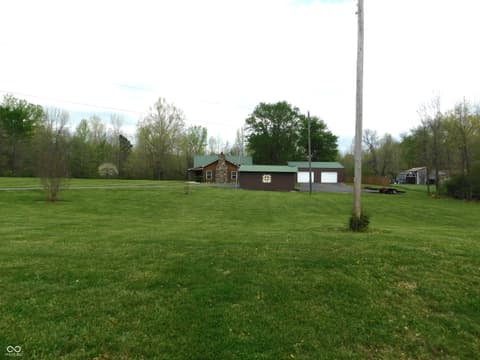 Yard at 3737 W Thomastown Road, Scottsburg, IN