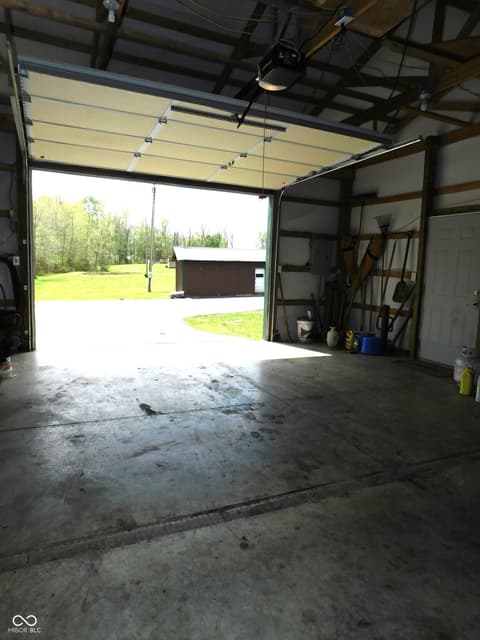Garage at 3737 W Thomastown Road, Scottsburg, IN