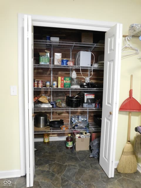 Pantry — 3737 W Thomastown Road, Scottsburg, IN