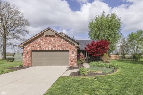Photo of 814 Morphis Lane, Greenwood, IN