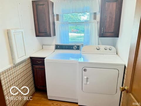 Laundry room at 3505 W Pettigrew Drive, Muncie, IN