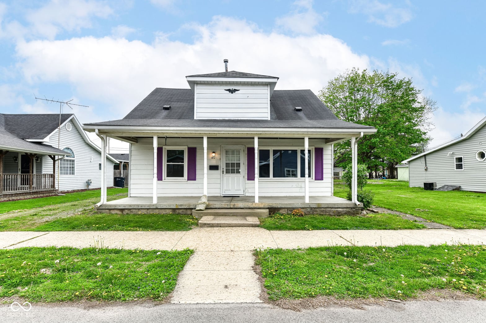Front exterior at 2319 S B Street, Elwood, IN