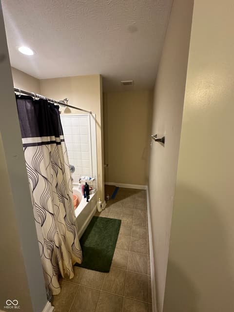 Photo of 910 Angus Way, Indianapolis, IN