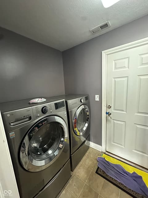 Photo of 910 Angus Way, Indianapolis, IN