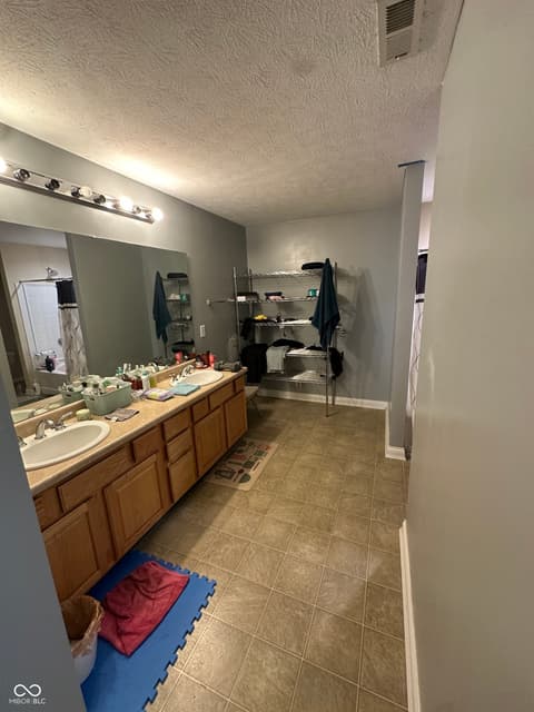 Photo of 910 Angus Way, Indianapolis, IN