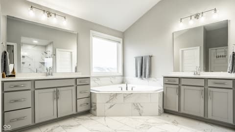Photo of 11165 Glen Avon Way, Zionsville, IN
