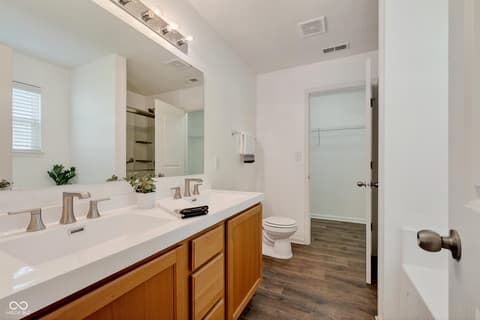 Photo of 8167 Dartmoth Lane, Avon, IN