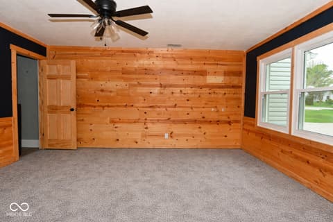 Den — 3575 N County Road 400 E, Danville, IN