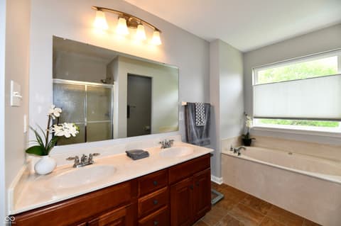 Primary bathroom at 13472 Lorenzo Boulevard, Carmel, IN