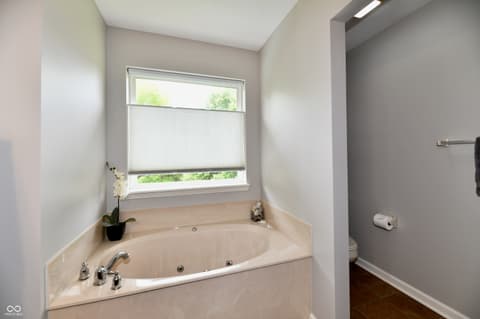 Primary bathroom at 13472 Lorenzo Boulevard, Carmel, IN