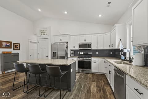 Photo of 542 E Lucy Lane, Ellettsville, IN