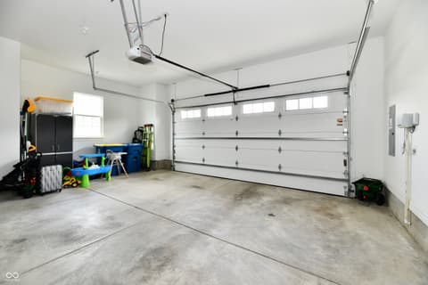 Garage at 9861 Bucklebury Lane, Carmel, IN