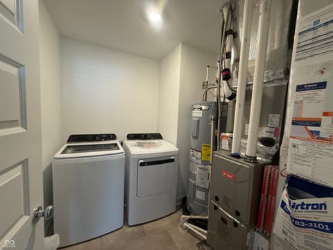 Laundry room at 1485 Covington Boulevard, Franklin, IN