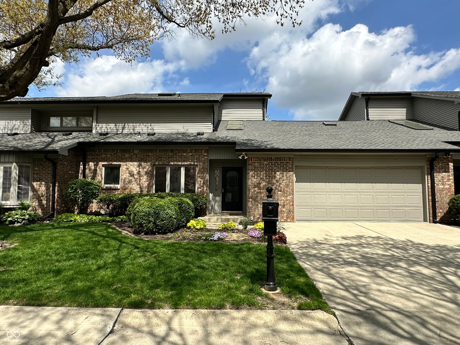Photo of 1030 Stratford Hall Street, Indianapolis, IN