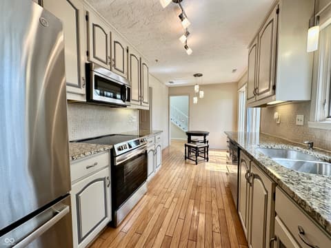Photo of 1030 Stratford Hall Street, Indianapolis, IN