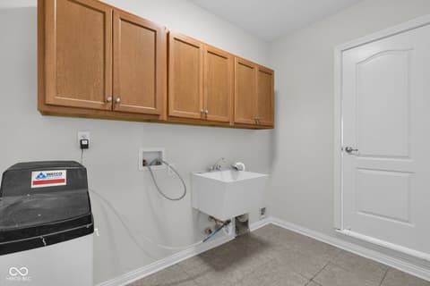 Laundry room at 954 Farmington Trail, Brownsburg, IN