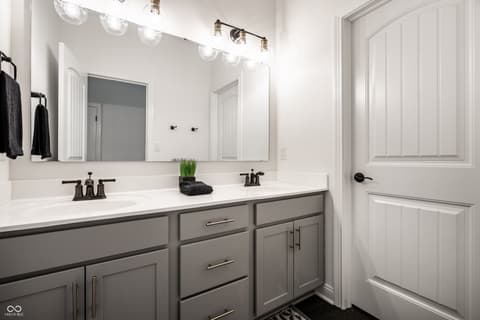 Photo of 5855 N College Avenue, Indianapolis, IN