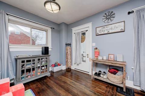 Foyer at 408 E Walnut Street, Greencastle, IN