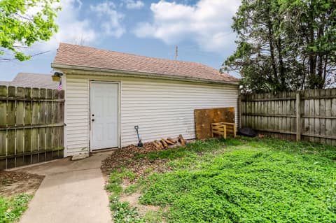 Out Buildings — 107 1st Street, Shelbyville, IN