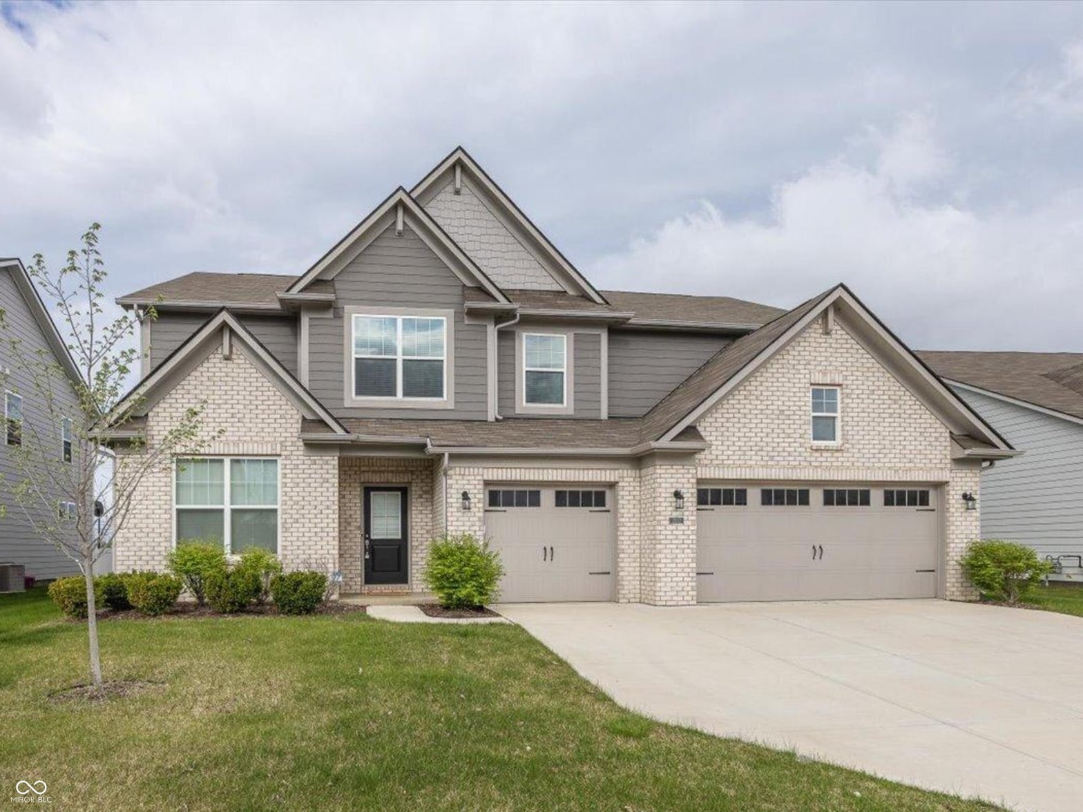 Photo of 2372 Copperstone Drive S, New Palestine, IN