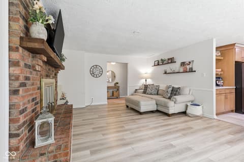 Living room at 624 Colbarn Drive, Fishers, IN