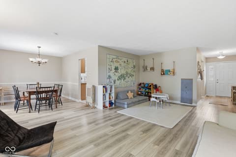 Family room at 624 Colbarn Drive, Fishers, IN