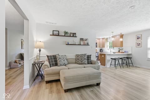 Living room at 624 Colbarn Drive, Fishers, IN