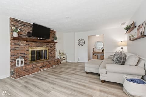 Fireplace — 624 Colbarn Drive, Fishers, IN