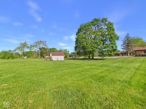 Yard at 2951 E Cross Street, Anderson, IN