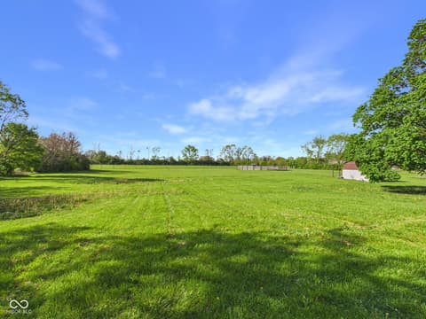Yard at 2951 E Cross Street, Anderson, IN