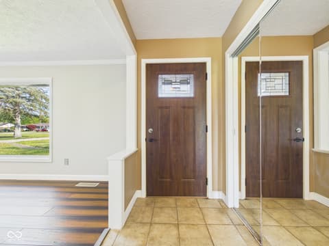 Foyer at 2951 E Cross Street, Anderson, IN