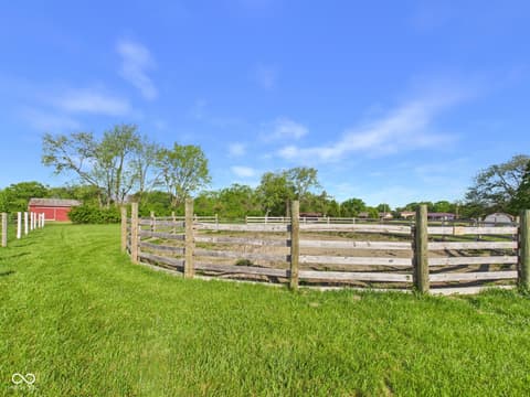 Yard at 2951 E Cross Street, Anderson, IN