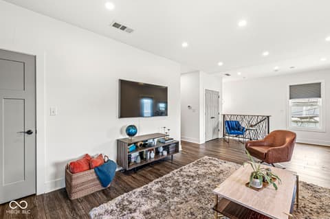 Loft — 1048 Saint Peter Street, Indianapolis, IN