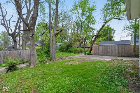Yard at 424 Harvard Place, Indianapolis, IN