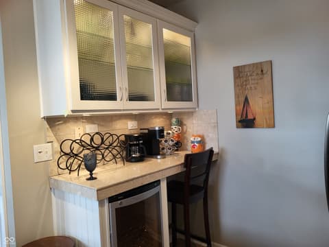 Bar — 11331 Fonthill Drive, Indianapolis, IN