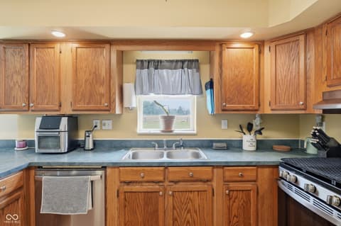 Photo of 8991 W State Road 236, Middletown, IN