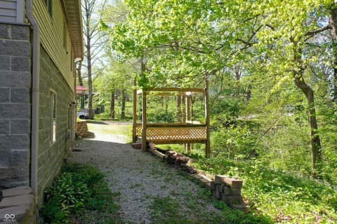 Photo of 8465 Valley View Drive, Martinsville, IN