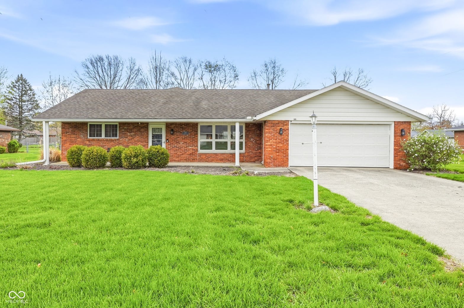 Front exterior at 300 N Bayberry Lane, Muncie, IN