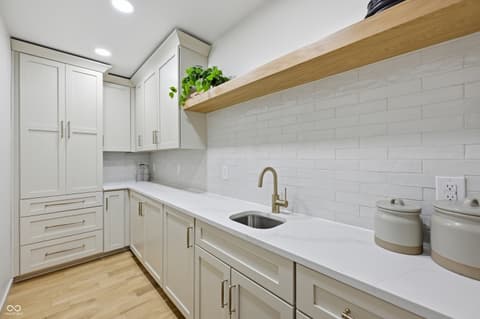 Kitchen at 6908 Creekridge Trail, Indianapolis, IN