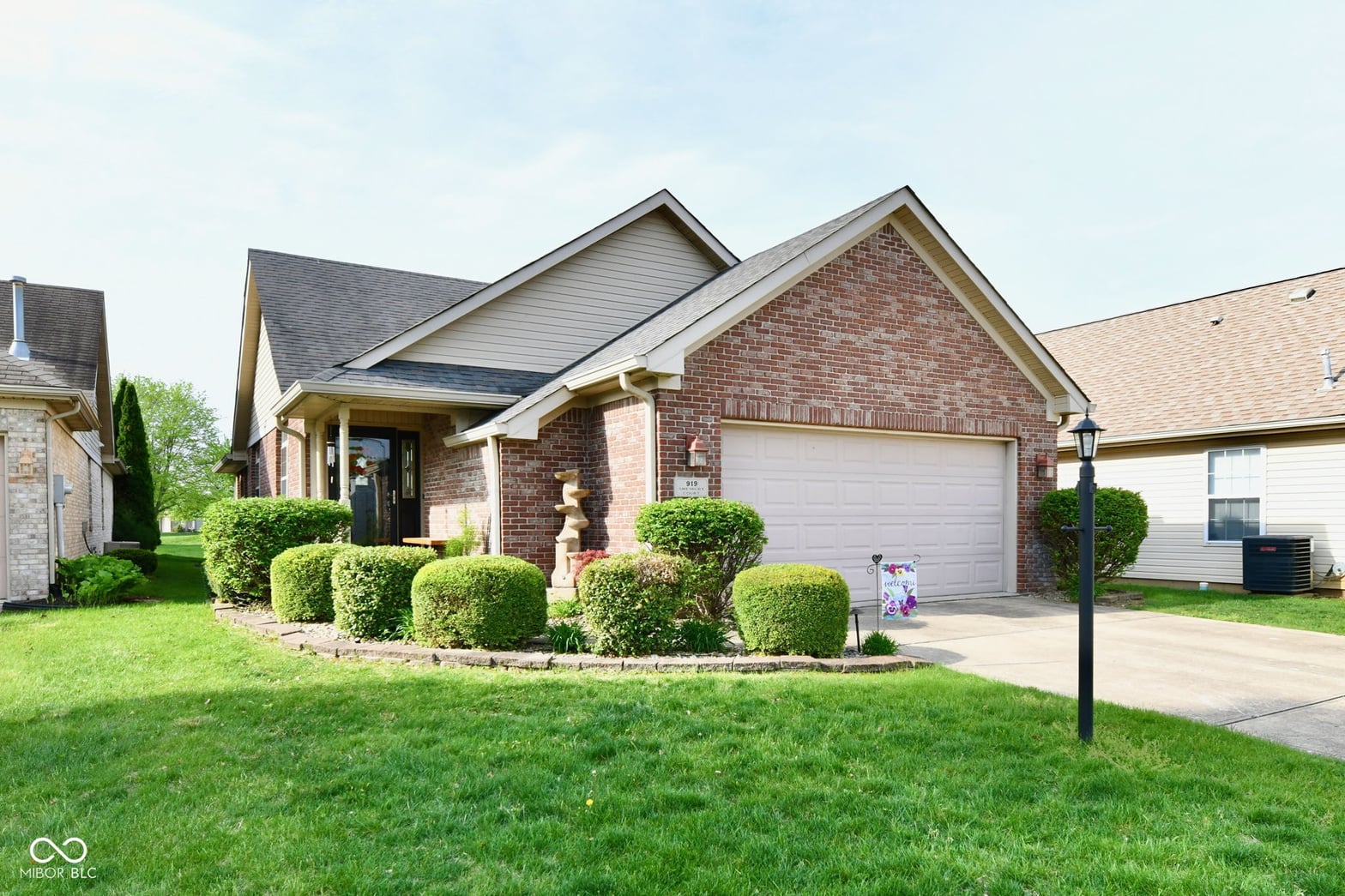 Photo of 919 Amesbury Court, Indianapolis, IN