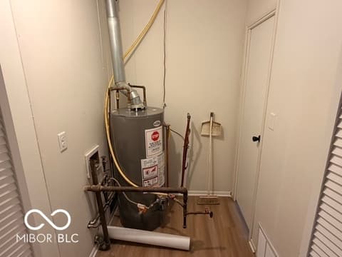 Laundry room at 511 Fulford Drive, Edinburgh, IN