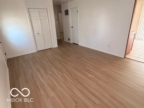 Living room at 511 Fulford Drive, Edinburgh, IN