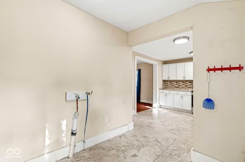 Laundry room at 2309 S Meridian Street, Indianapolis, IN