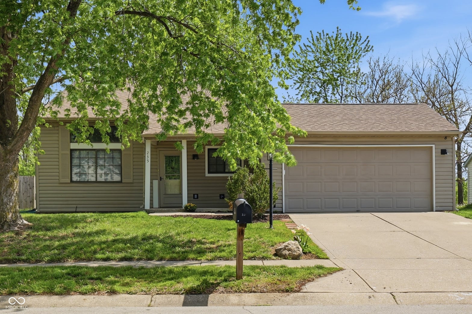 Photo of 235 Meadow Glen Drive, Avon, IN