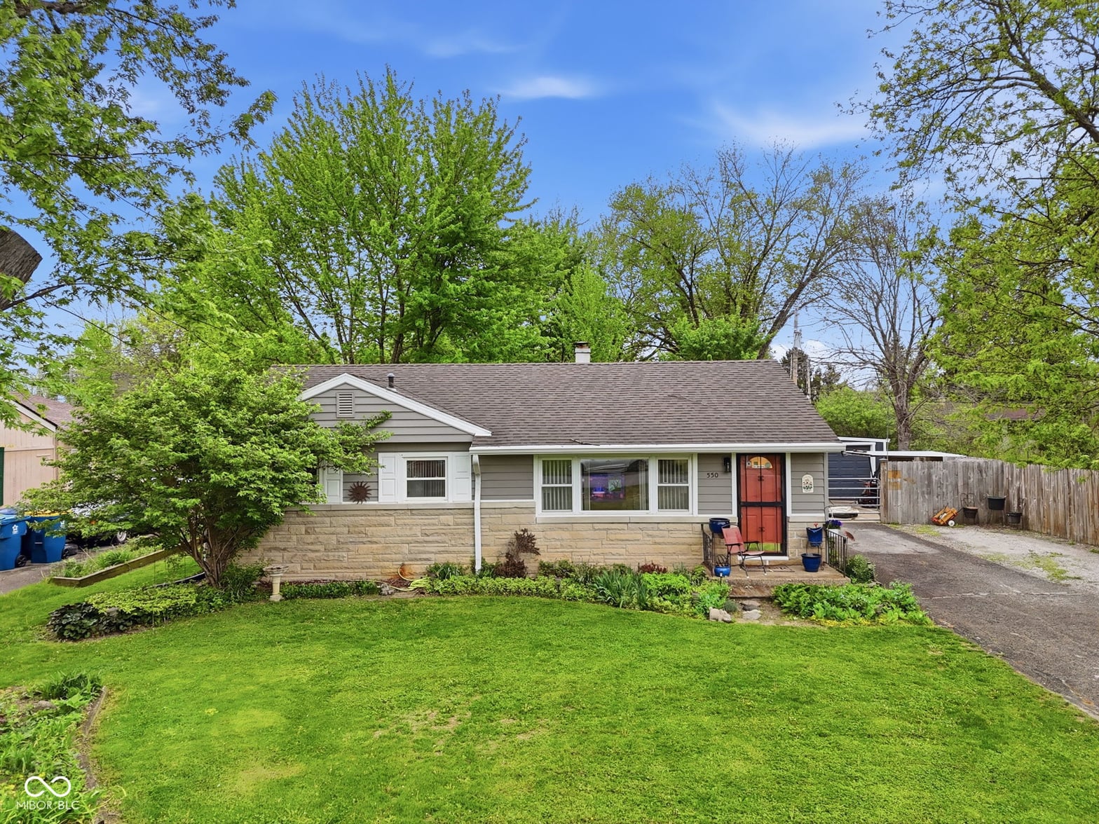 Photo of 550 Vista Drive, Indianapolis, IN